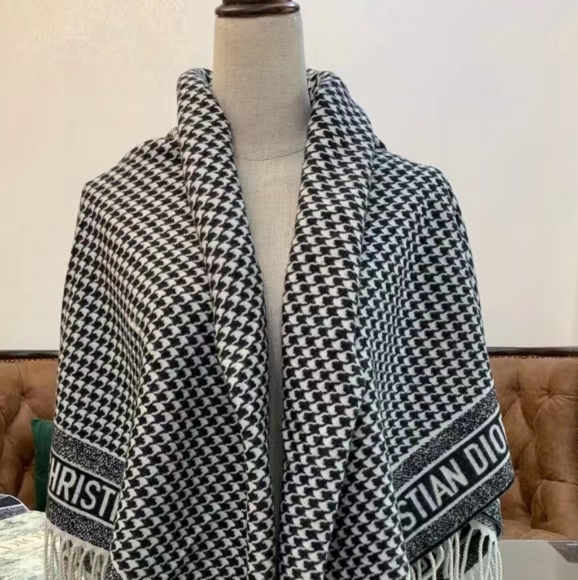 30 MONTAIGNE PONCHO Black and White Cashmere and Silk - Picture 3 of 7